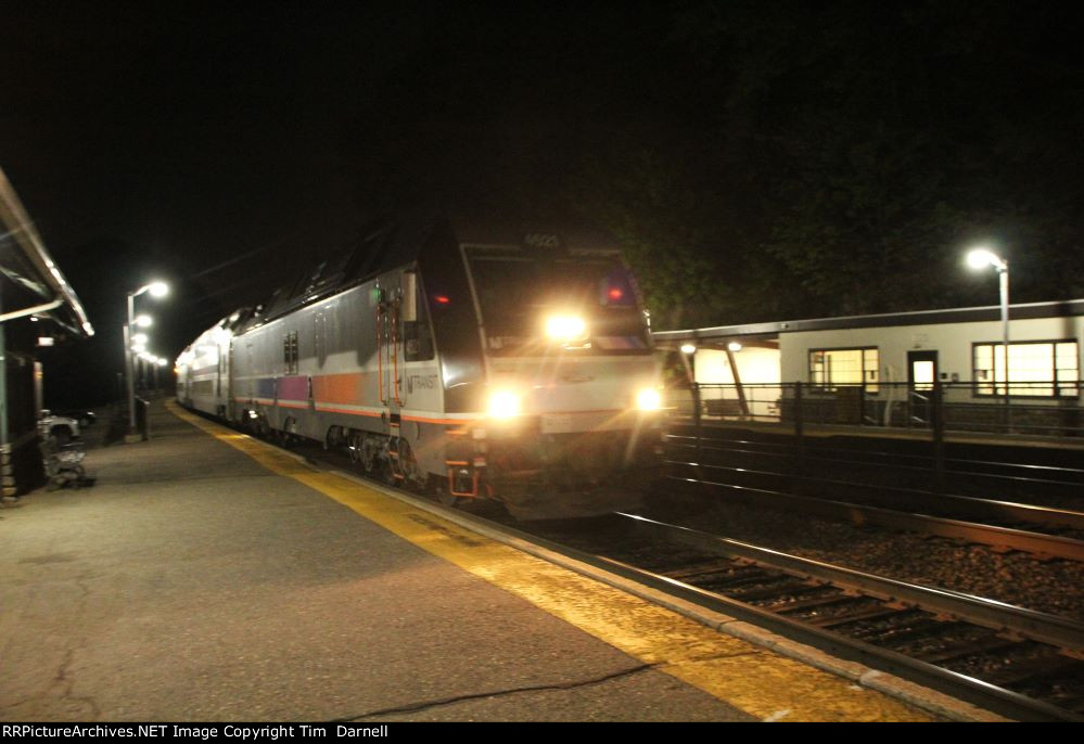 NJT 4521 making station stop